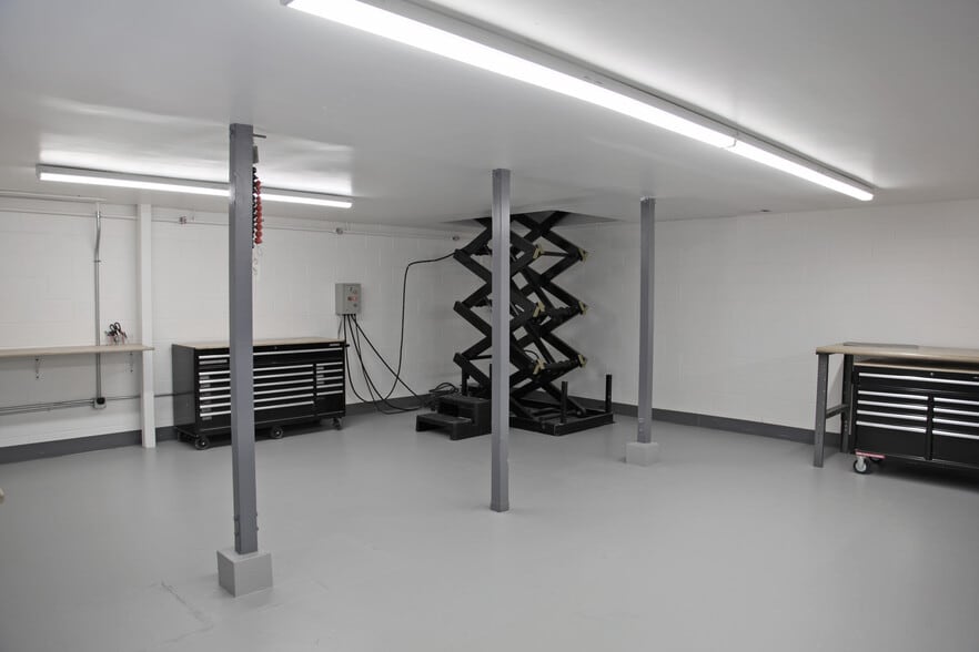 More Photos Of 1190B Shafter Ave, San Francisco Warehouse For Sale