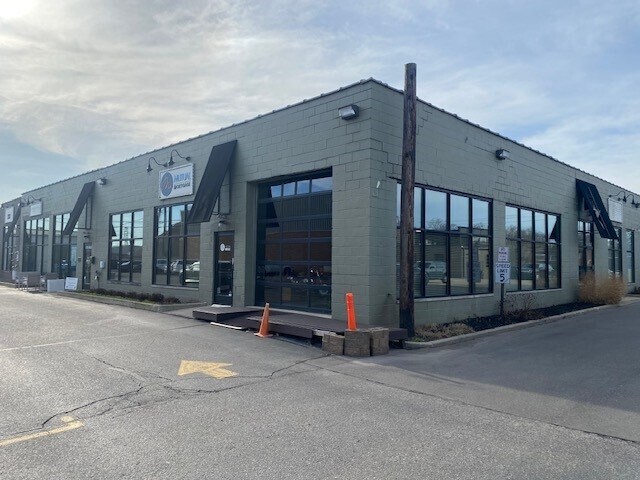 More Photos Of 2121-2175 Cole St, Birmingham Showroom For Lease