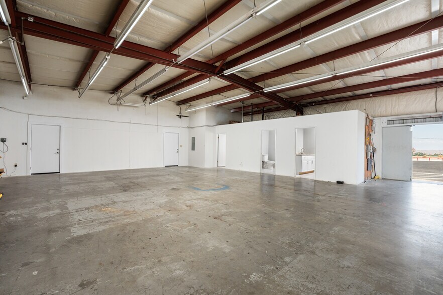More Photos Of 1589 Kern St, Taft Warehouse For Sale