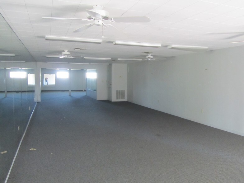 More Photos Of 1133 E Sinton St, Sinton Office For Sale