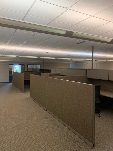 More Photos Of 905-909 S Taylor Dr, Sheboygan Office For Lease