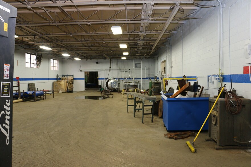 More Photos Of 28530 Reynolds St, Inkster Manufacturing For Sale