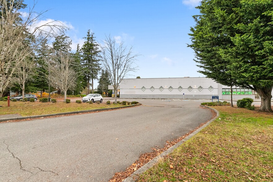 More Photos Of 3227 Northwest Ave, Bellingham Drugstore For Lease