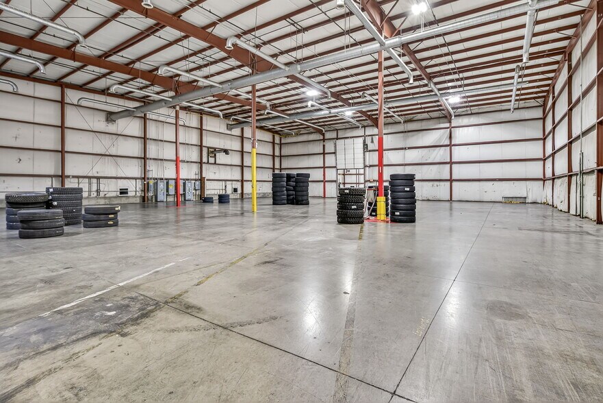 More Photos Of 1500 Dismuke Dr, Farmington Distribution For Sale