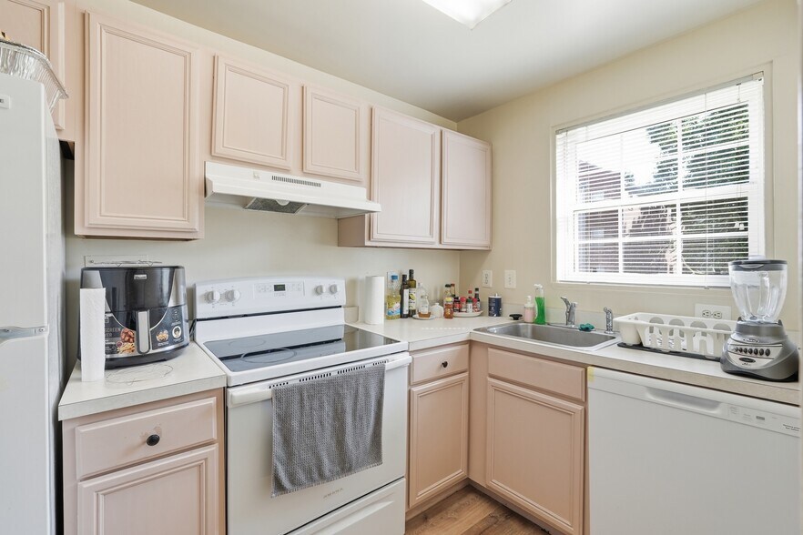 More Photos Of 3405 University Blvd W, Kensington Apartments For Sale