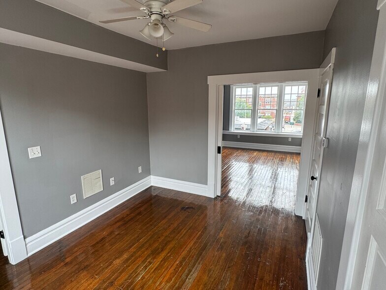 More Photos Of 108-110 E Main St, Columbus Storefront Retail Office For Sale