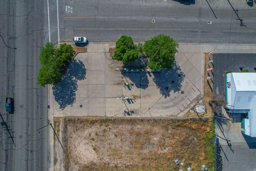 More Photos Of 695 Atwater Blvd, Atwater General Retail For Sale