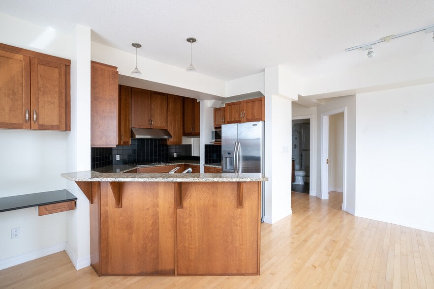 More Photos Of 10601 97th St NW, Edmonton Apartments For Sale