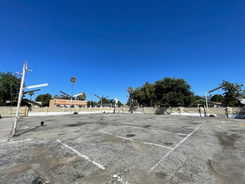 More Photos Of 1443 N E St, San Bernardino Freestanding For Sale