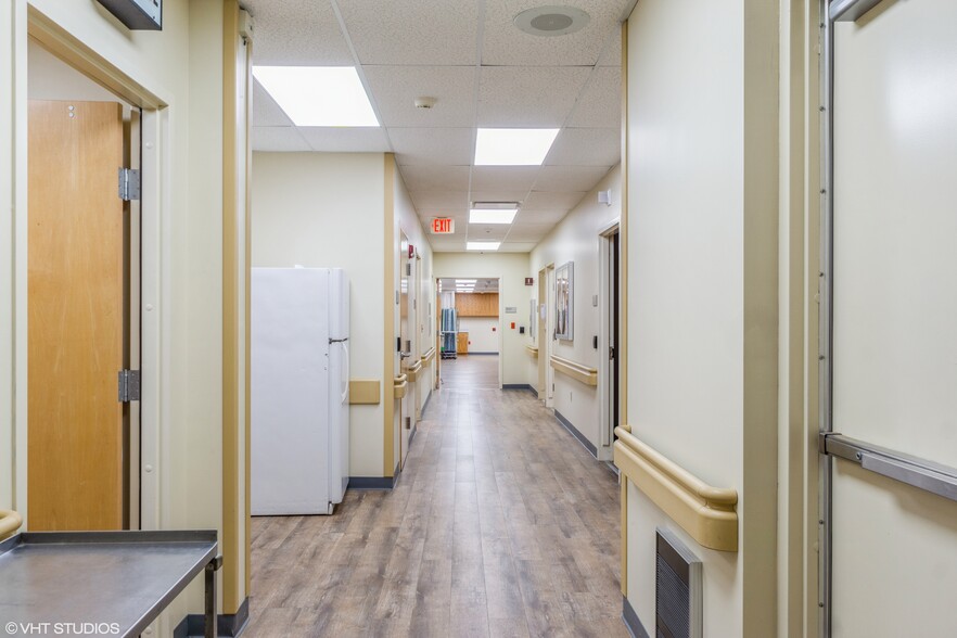 More Photos Of 476 S Main St, Andover Medical For Sale