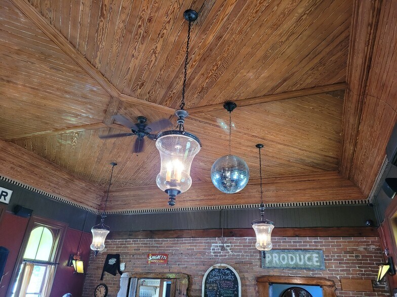 More Photos Of 26 Depot Ave, Windsor Restaurant For Sale