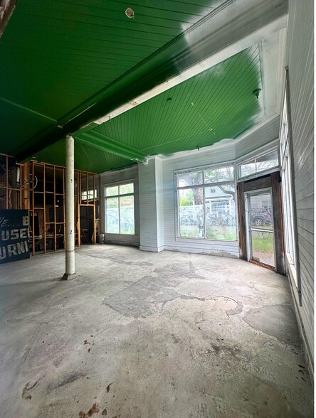 More Photos Of 222 W Duffy St, Savannah Storefront Retail Residential For Lease