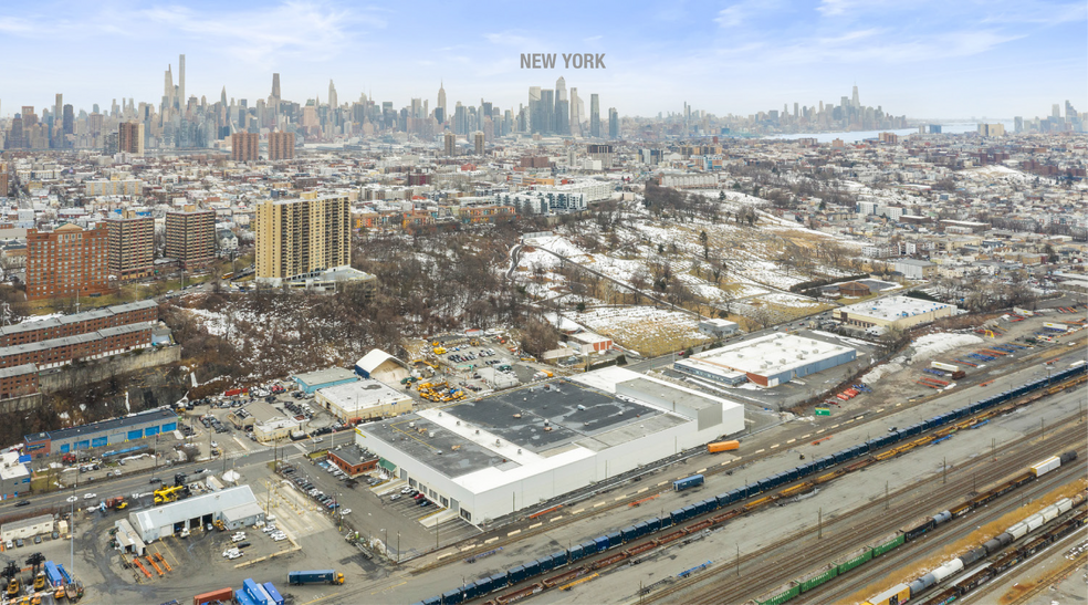 More Photos Of 6001 Tonnelle Ave, North Bergen Warehouse For Lease