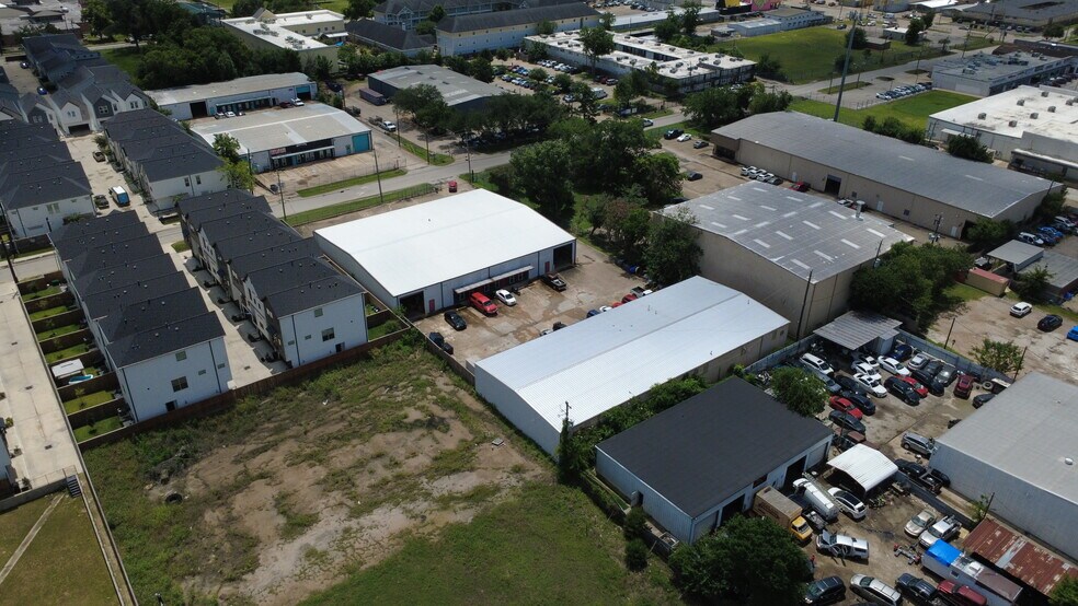 More Photos Of 1905 Johanna Dr, Houston Warehouse For Sale