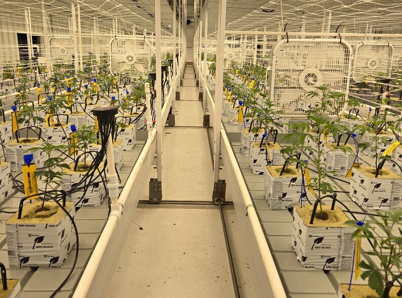 More Photos Of 609 Indian Rd, Seiling Auto Repair For Sale