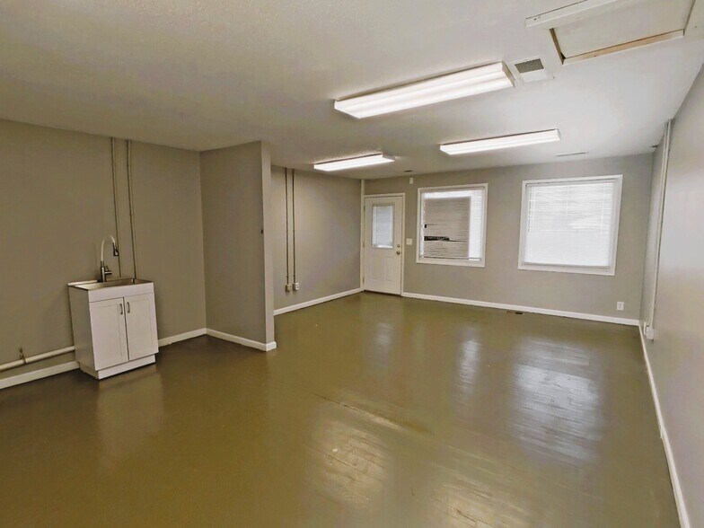 More Photos Of 14860 Lebanon Rd, Old Hickory General Retail For Sale