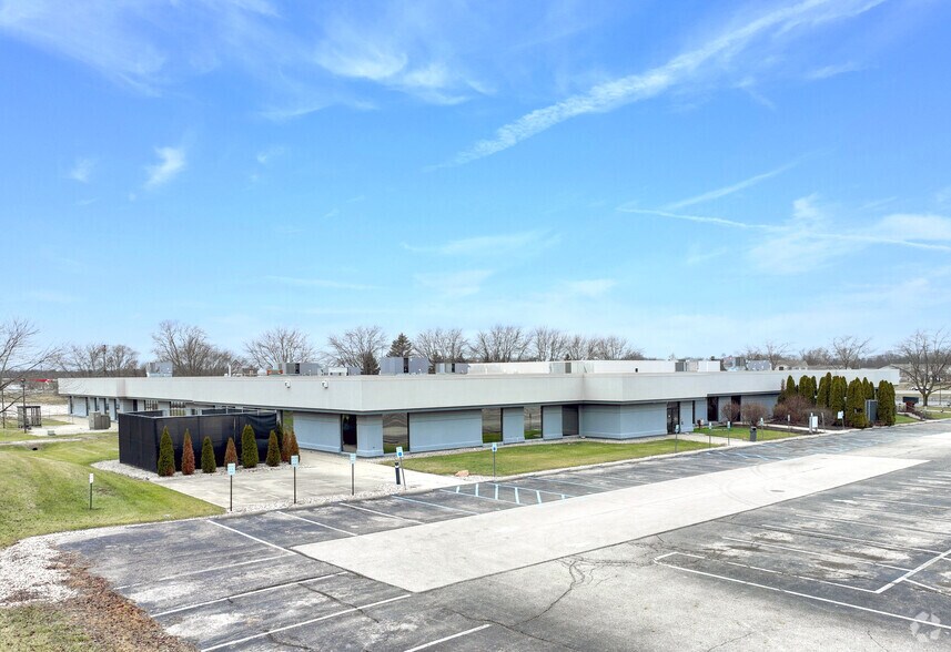 More Photos Of 9001 S Walnut St, Daleville Office For Lease