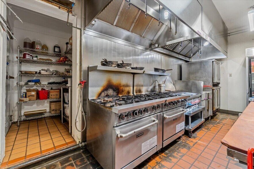 More Photos Of 315 Main St, Ferndale Hotel For Sale