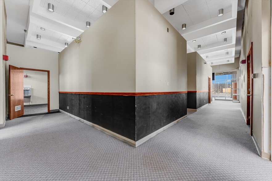 More Photos Of 214 Merchant St, Fairmont Bank For Sale