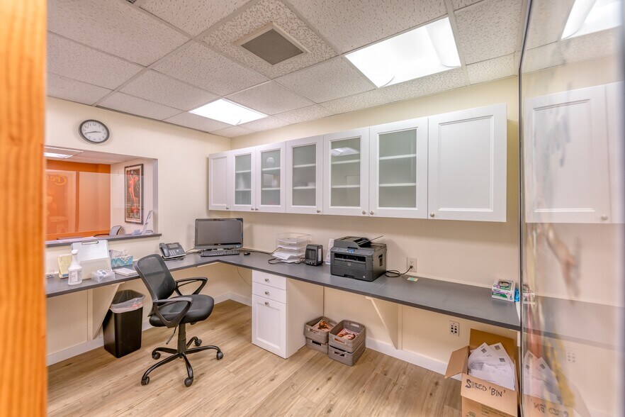 More Photos Of 40 Hurley Ave, Kingston Medical For Sale