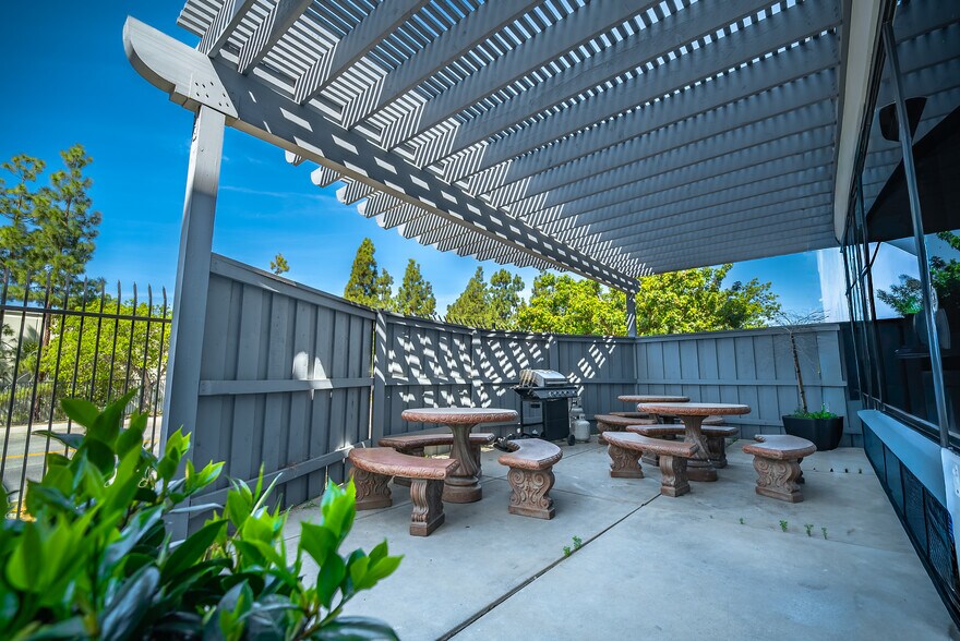 More Photos Of 1385 Park Center Dr, Vista Industrial For Sale