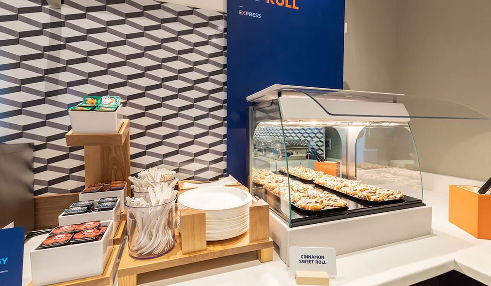 More Photos Of 13330 Cicero Ave, Crestwood Hotel For Sale