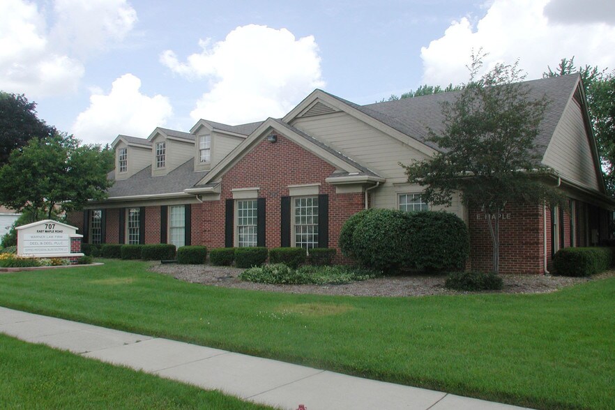 More Photos Of 707 E Maple Rd, Troy Office For Lease