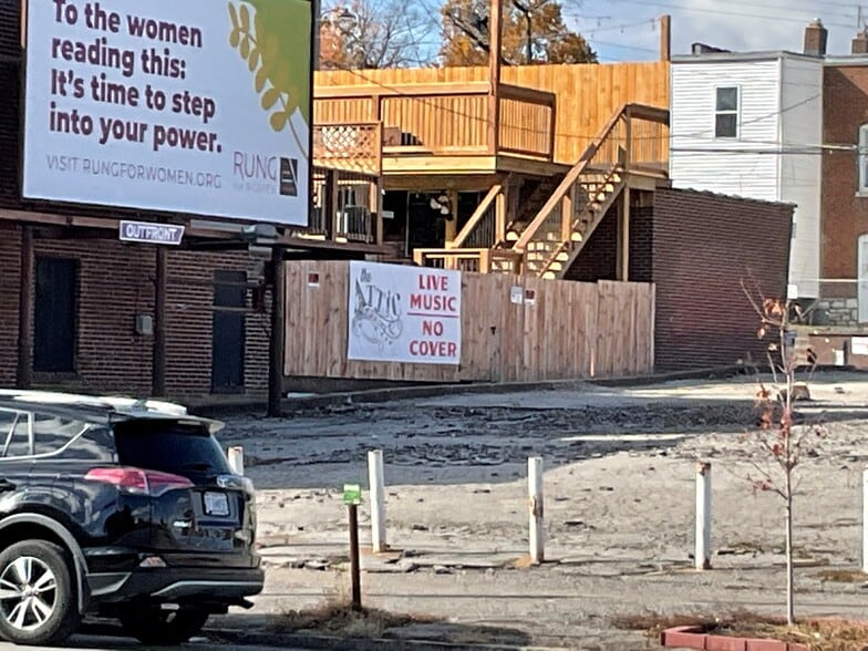 More Photos Of 4247 S Kingshighway Blvd, Saint Louis Bar For Lease