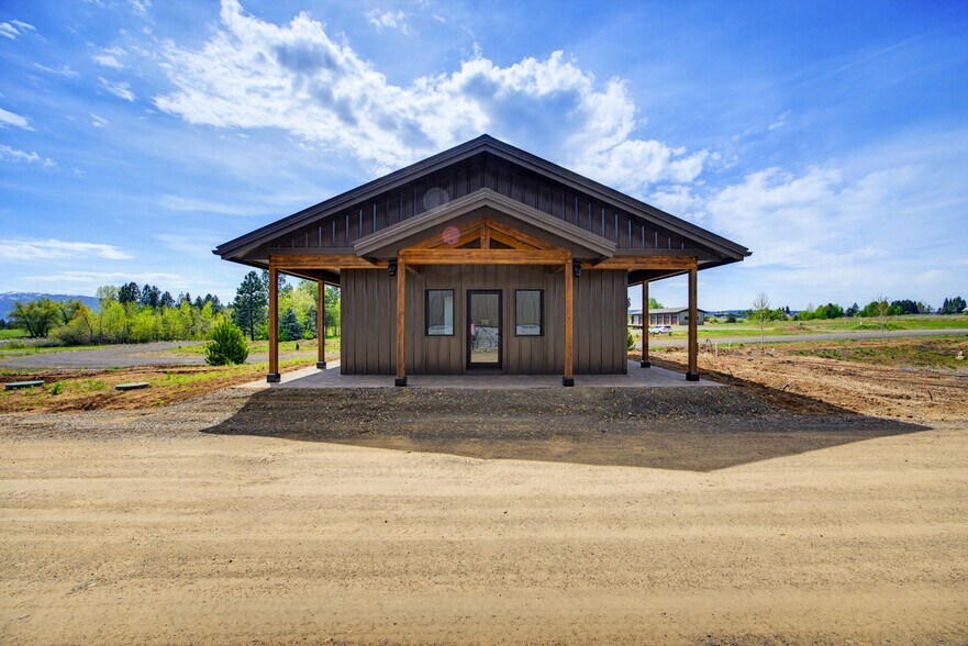 More Photos Of 39 Sunbridge Dr, McCall Self Storage For Sale