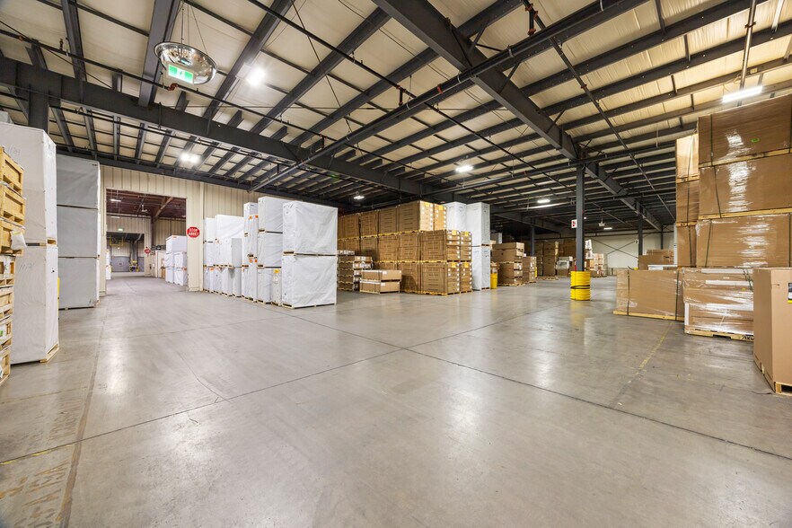 More Photos Of 314 Av 4E, Saint-jean-sur-richelieu Distribution For Lease