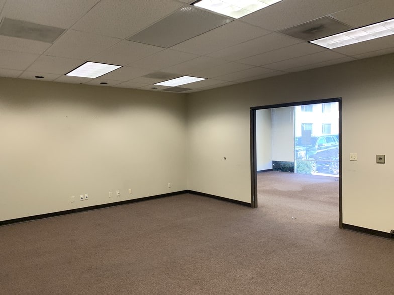More Photos Of 444 Executive Center Blvd, El Paso Office For Lease