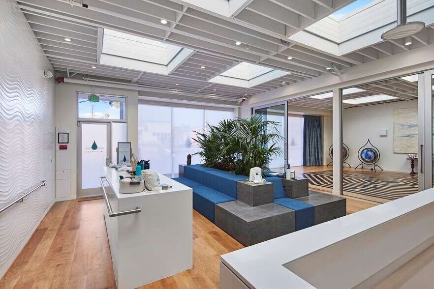 More Photos Of 1812 Lincoln Blvd, Santa Monica Storefront For Sale