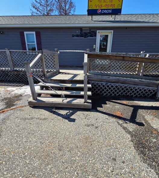 More Photos Of 16 Vassalboro Rd, China General Retail For Lease