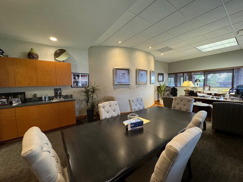 More Photos Of 5440 N Oak Tfwy, Kansas City Office For Sale