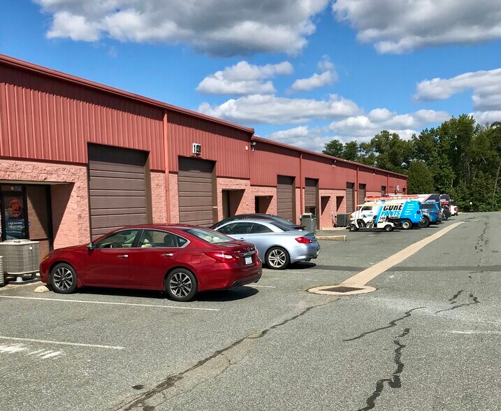 More Photos Of 1130 International Pky, Fredericksburg Warehouse For Lease