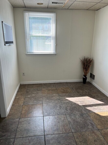 More Photos Of 462 Germantown Pike, Lafayette Hill Office For Lease