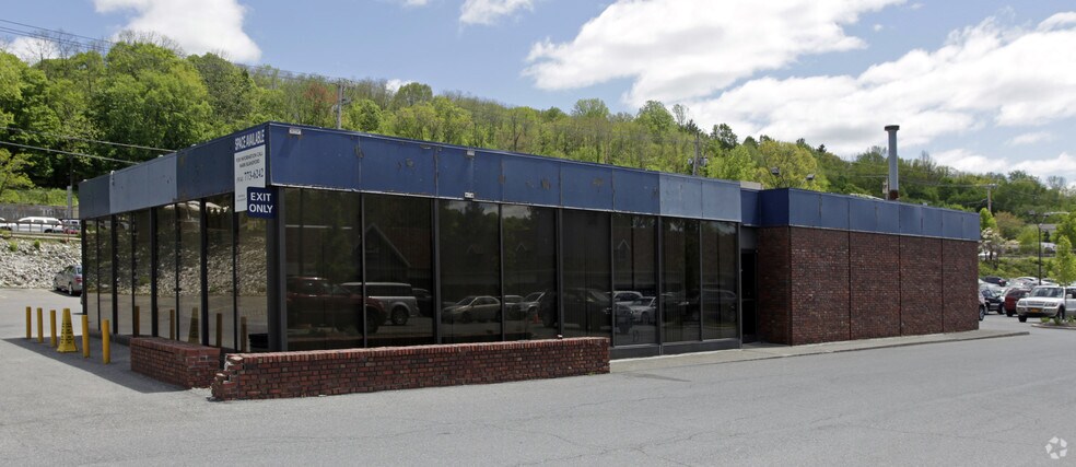 More Photos Of 711-747 Bedford Rd, Bedford Hills Unknown For Lease