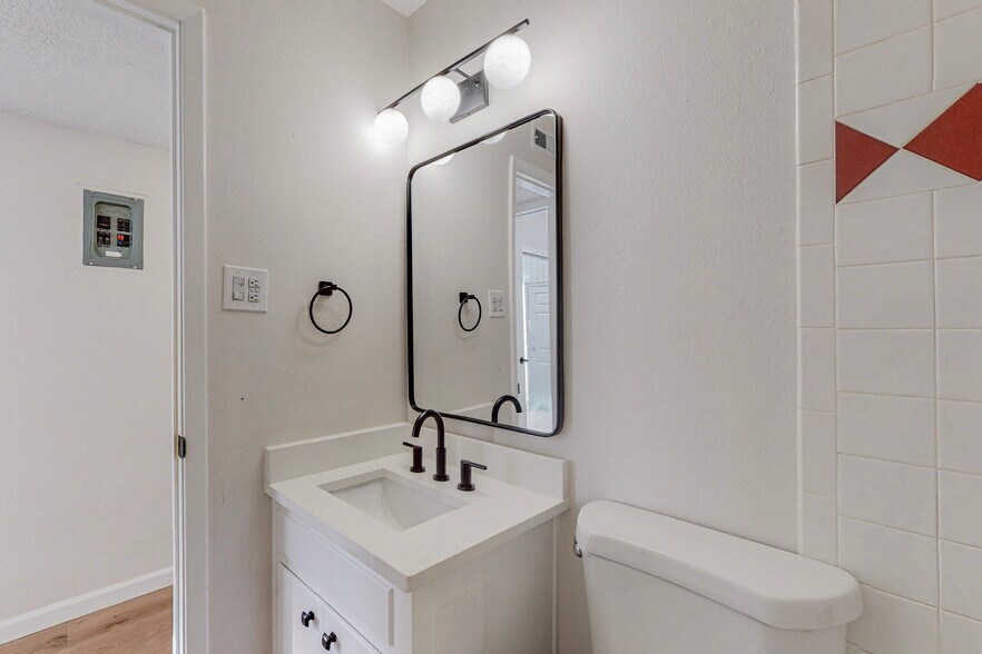 More Photos Of 1309 Virginia St NE, Albuquerque Apartments For Sale