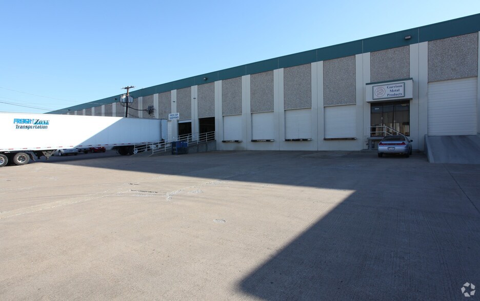 More Photos Of 12002-12118 Corporate Dr, Dallas Distribution For Lease