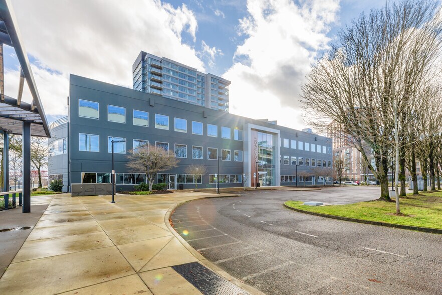 More Photos Of 1750 NW Naito Pky, Portland Office For Sale