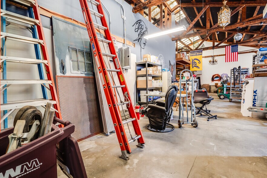 More Photos Of 5526 San Pablo Ave, Oakland Auto Repair For Sale