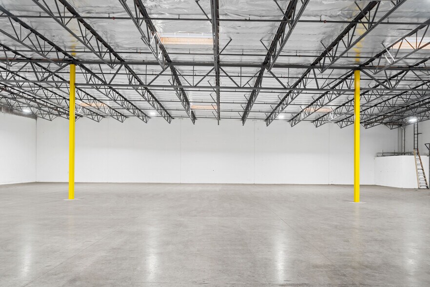 More Photos Of 14920 Hilton Dr, Fontana Warehouse For Lease