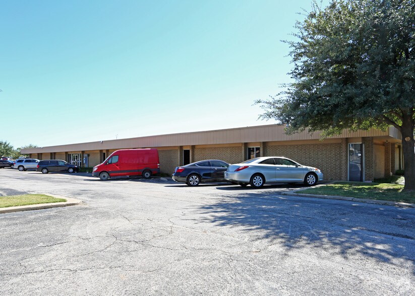 More Photos Of 227 NE Loop 820, Hurst Office For Lease