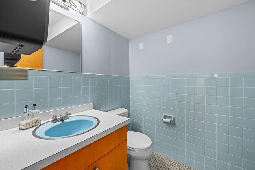 More Photos Of 1975 Seneca St, Buffalo Office For Sale