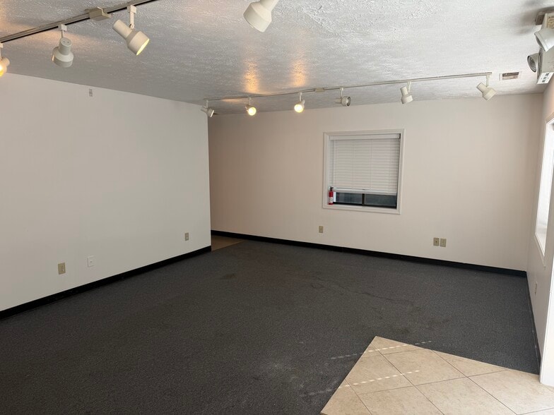 More Photos Of 207 Big Run Rd, Lexington Warehouse For Lease