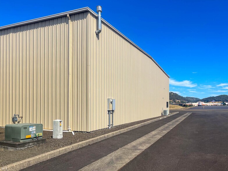 More Photos Of 2815 NW Aviation Dr, Roseburg Warehouse For Sale