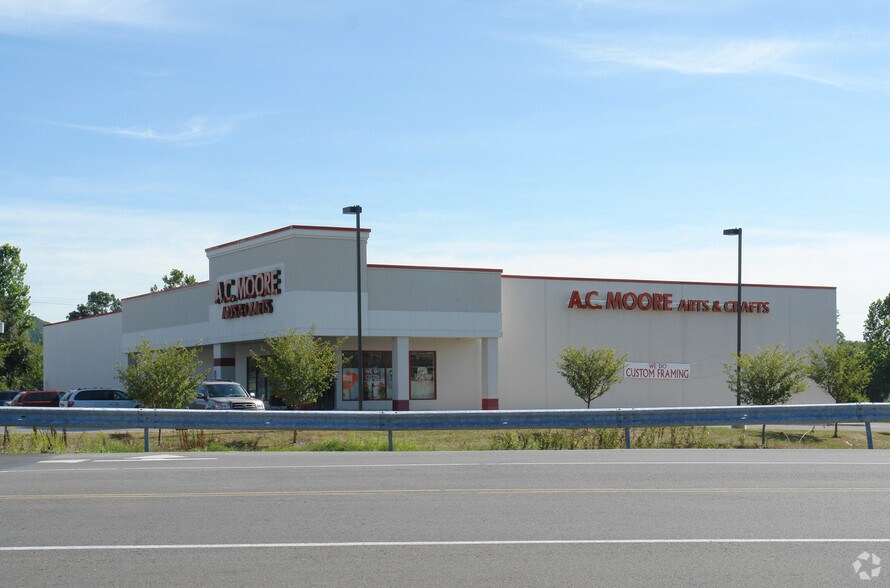 More Photos Of 529 Lycoming Mall Cir, Pennsdale Freestanding For Sale