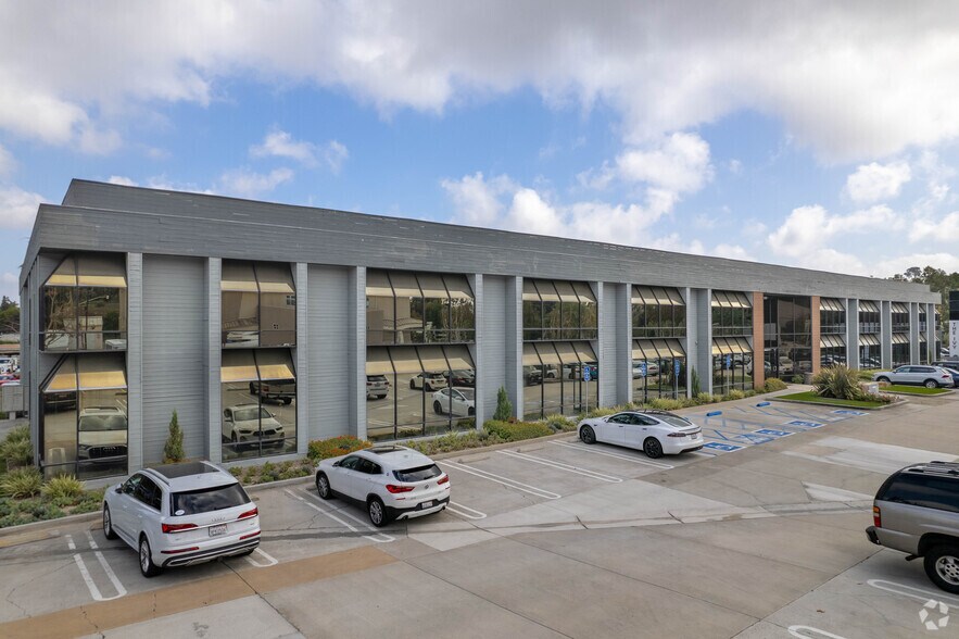 More Photos Of 30011 Ivy Glenn Dr, Laguna Niguel Loft Creative Space For Lease