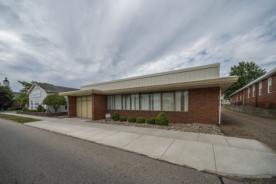 Primary Photo Of 600 E 2nd St, Salem Medical For Lease