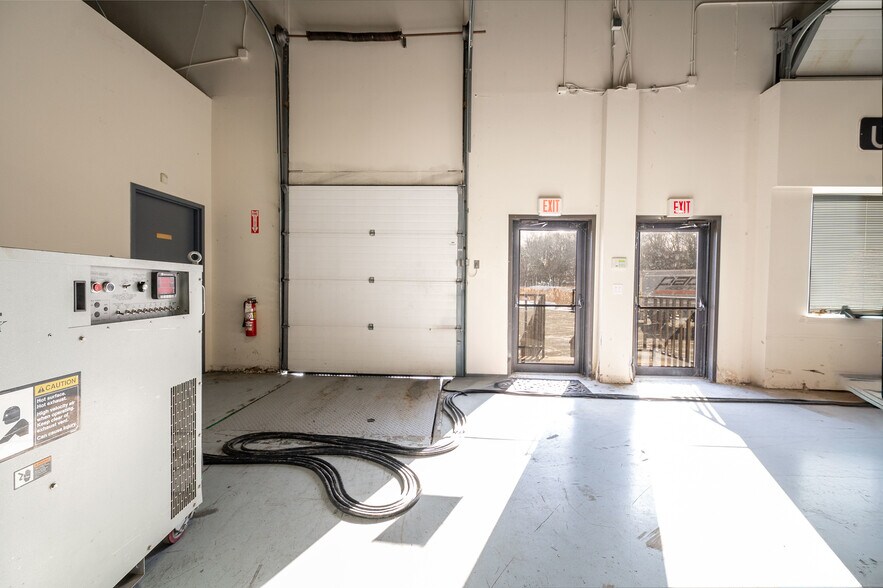 More Photos Of 3-9 Park Lawn Dr, Bethel Research And Development For Lease